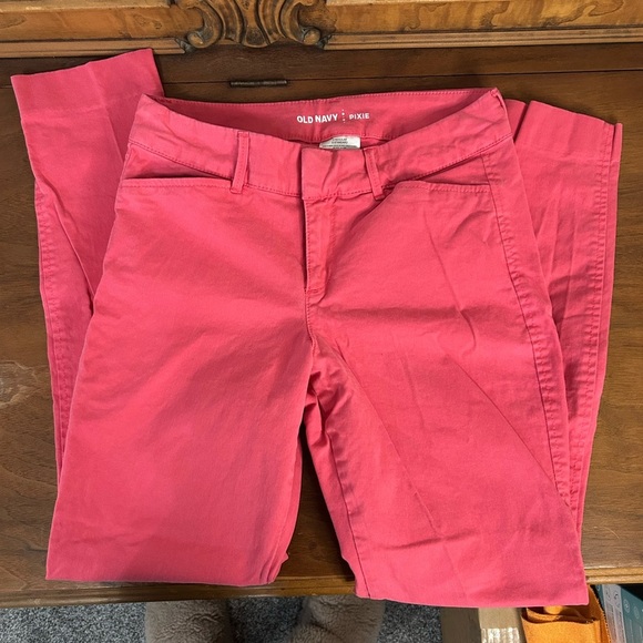 Women’s Old Navy Pixie Pants, Size 0 - Picture 4 of 5